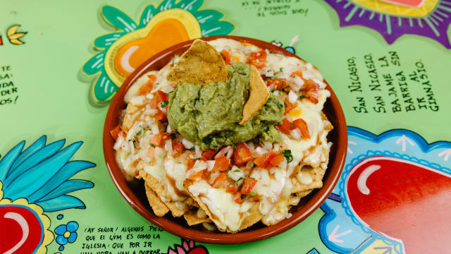 Nachos con guacamole