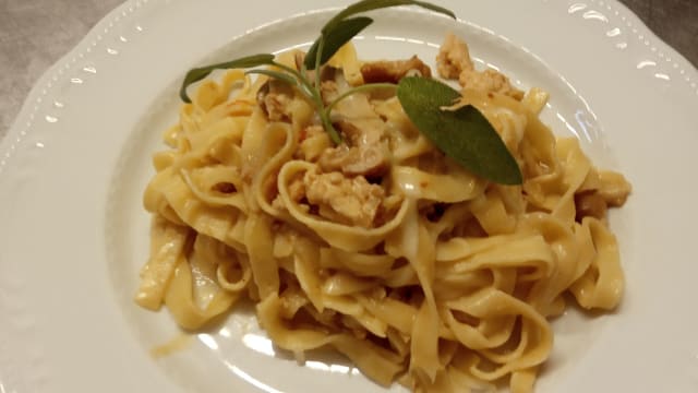 Fettuccine fatte a mano Speck e Salvia 