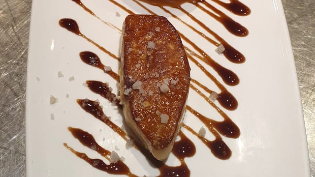 Foie gras poêlé, poire caramel