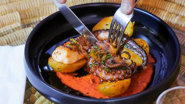pulpo anticucho et pomme de terre