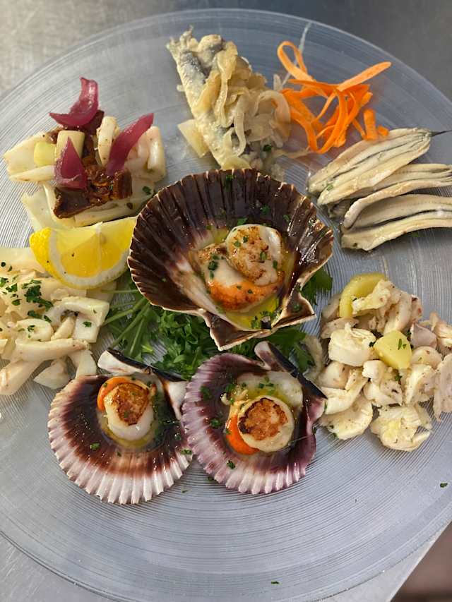 Antipasto misto caldo e freddo del giorno