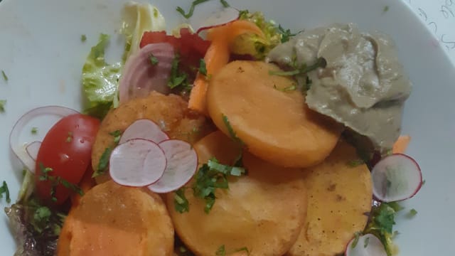 Salade de panisses et cavier d'aubergines