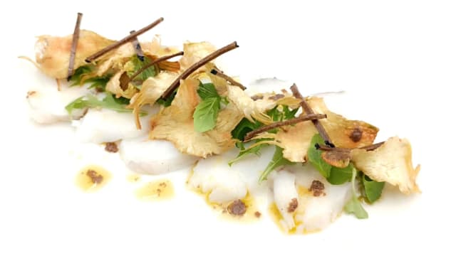 Coda di rospo con sale integrale, carciofi e tartufo.