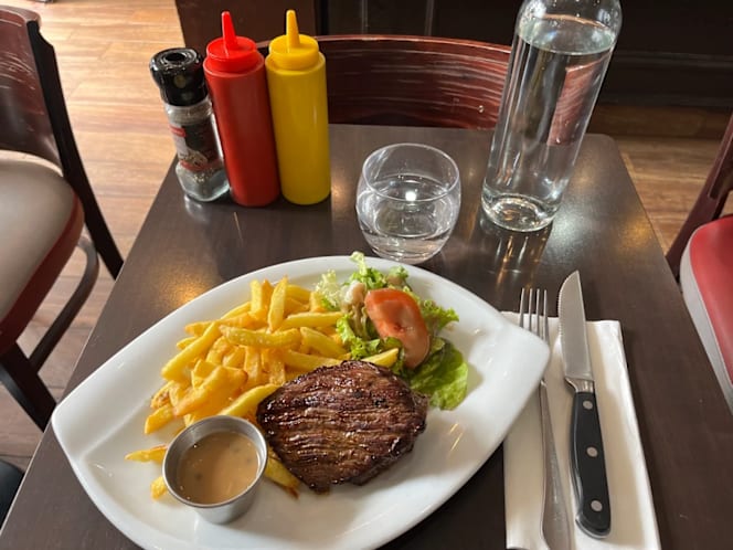 Le Cafe du Trone - 3