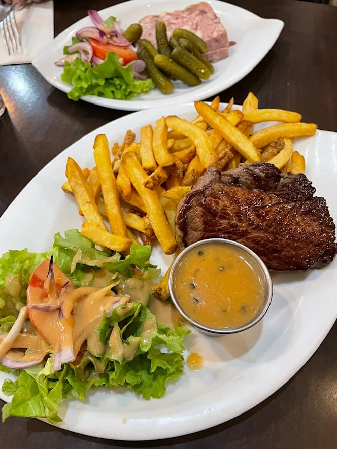 Le Cafe du Trone - 5