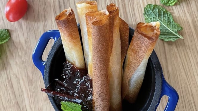 Tapas & Destapas - 1