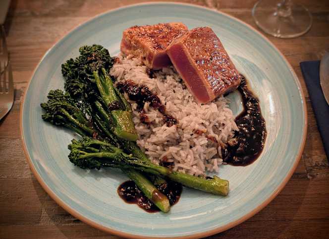 Hooked Seafood & More - 5