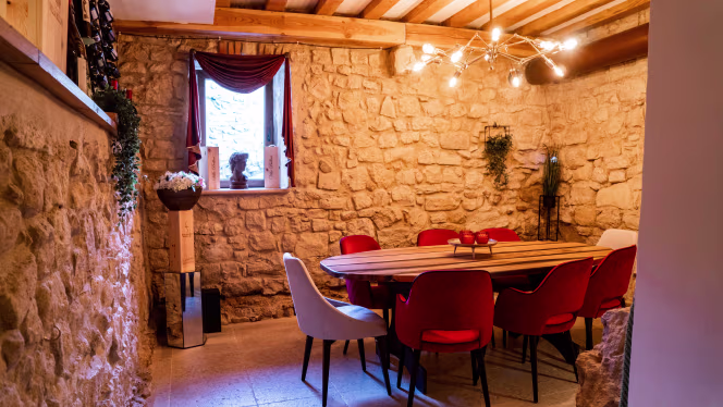 Castrum Wine Bar & Bistro - 6