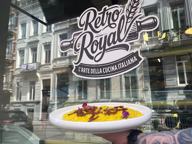 Retro Royal - 3