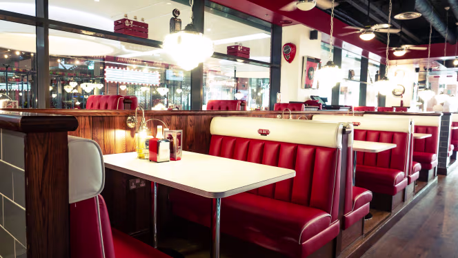 Big Moe's Diner - Wembley - Wembley - 5