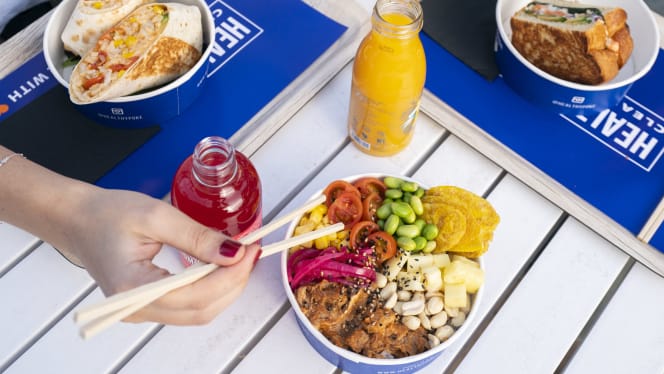 Healthy Poke Ronda Universitat - 4