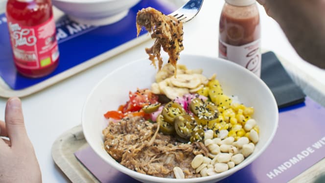 Healthy Poke Ronda Universitat - 1