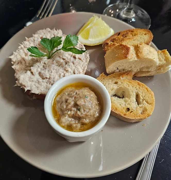 L’Entre Deux Lacs Restaurant - 2