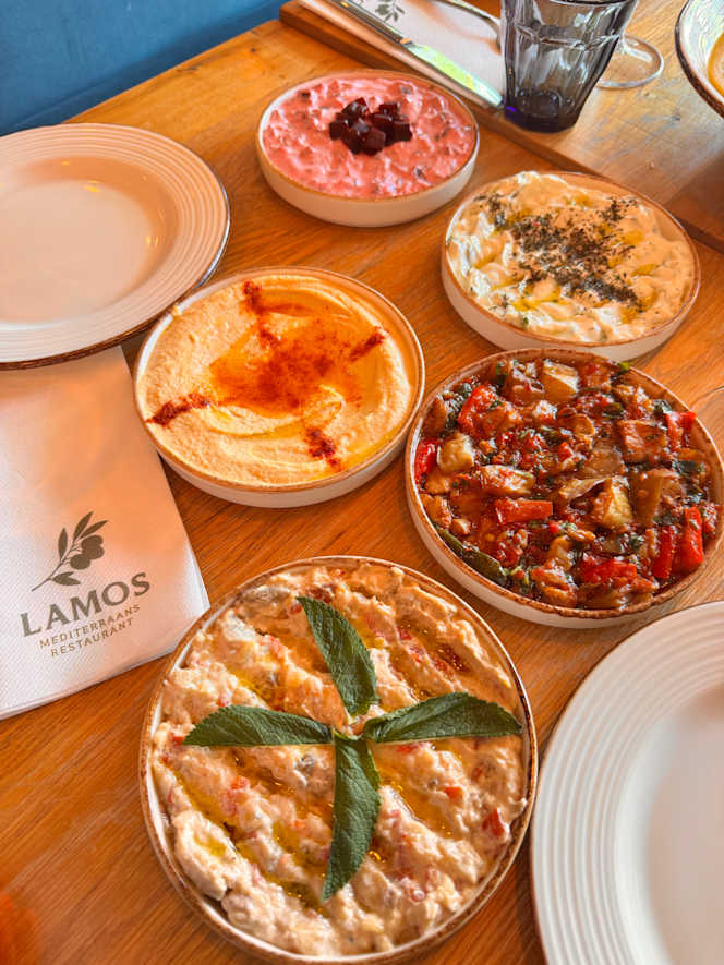 Lamos Restaurant - 4