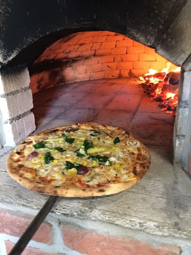 Holzofenpizzeria Sorrentini - 2