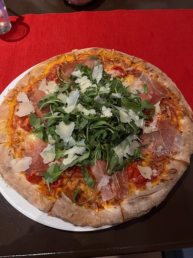 Holzofenpizzeria Sorrentini - 1