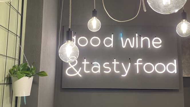 WIFO Kitchen & Bar - 6