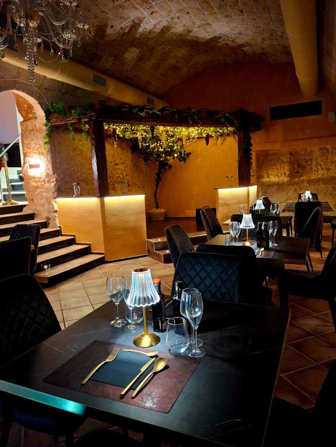 Grotta wine bar - 7