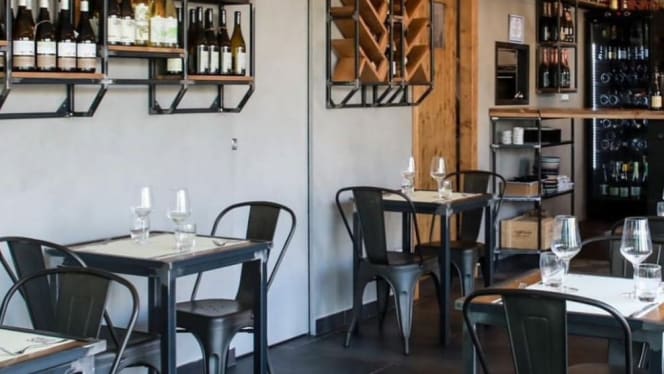 Oinos Wine Bistrot - 1