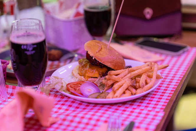 Pink Cadillac Diner | Burger, Pizza & American Vibes - 5