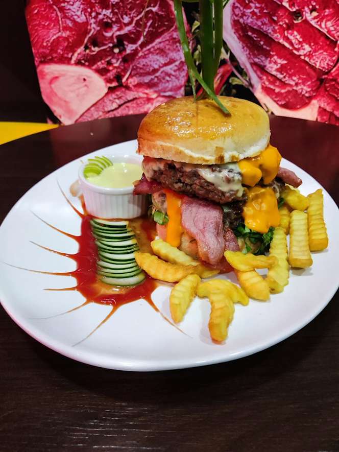 Bueno Steakhouse - 5
