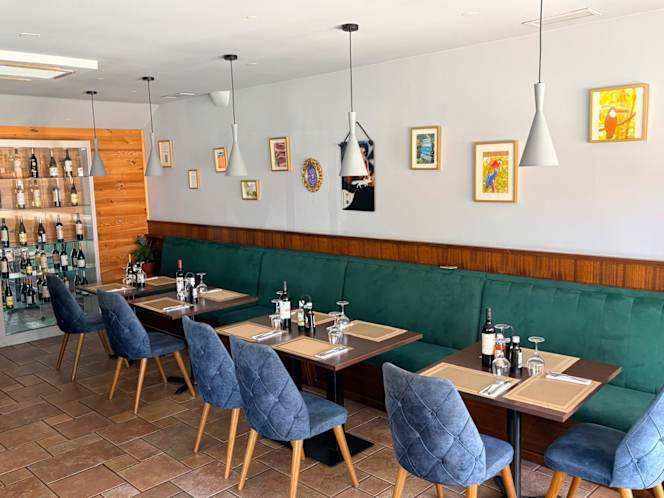 Crave Corner Restaurant & Bar - 0