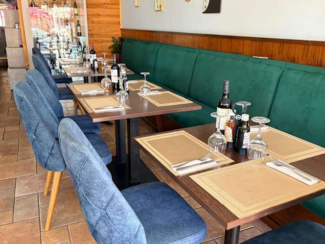 Crave Corner Restaurant & Bar - 5