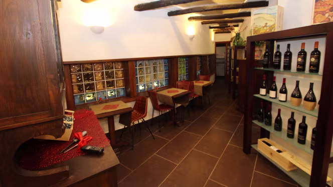 La Caverna Wine Bar - 2