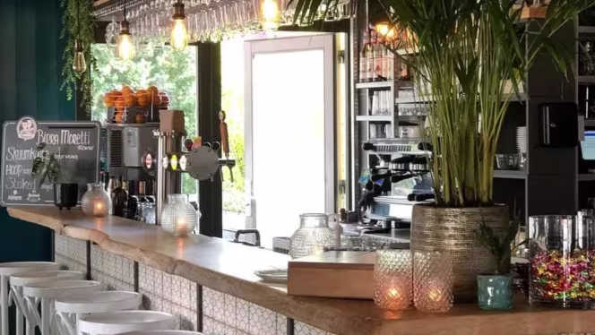 Restaurant Julie's - 9