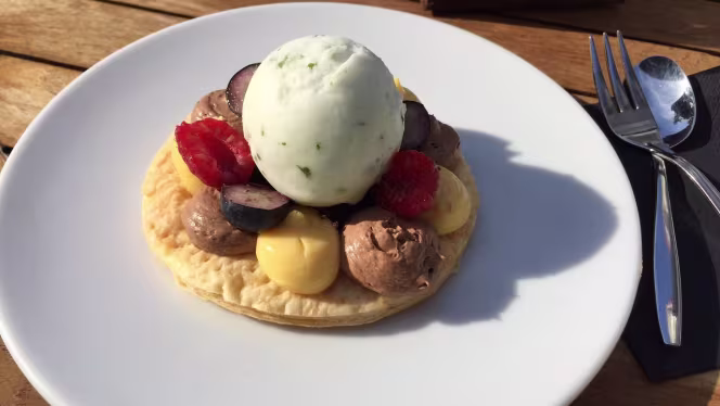 Restaurant Julie's - 1