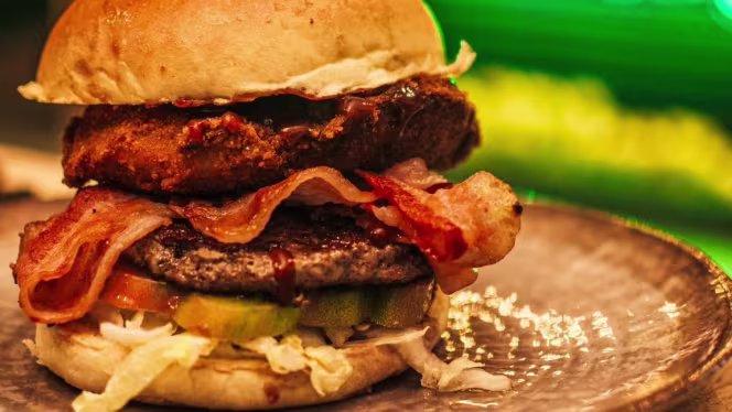 Clubhouse Burger and more - 5