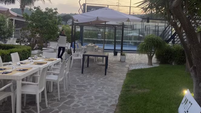 Clubhouse Burger and more - 8