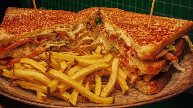 Clubhouse Burger and more - 3