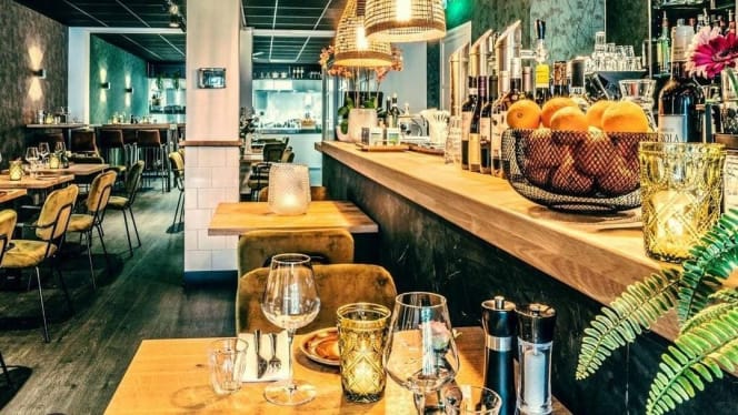 Azaka Restaurant - 7