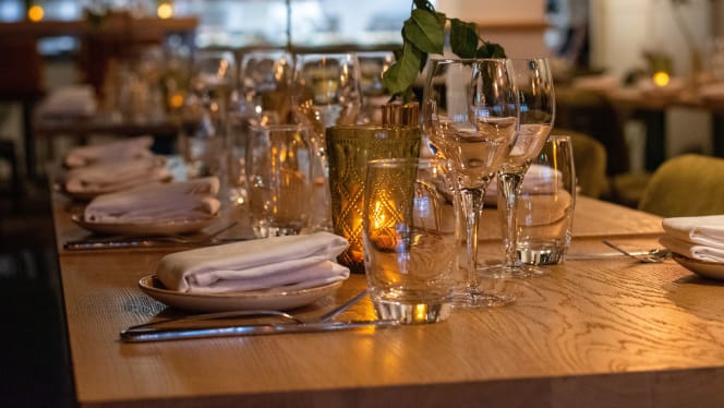 Azaka Restaurant - 8