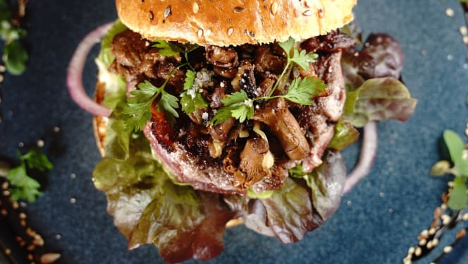 Le Frenchy Resto - 9