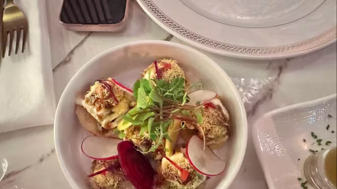 Mango Leaf Hoorn - 3