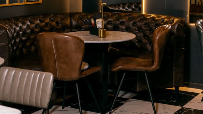 Gourmet Burger Club - 5