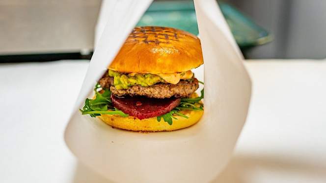Gourmet Burger Club - 2