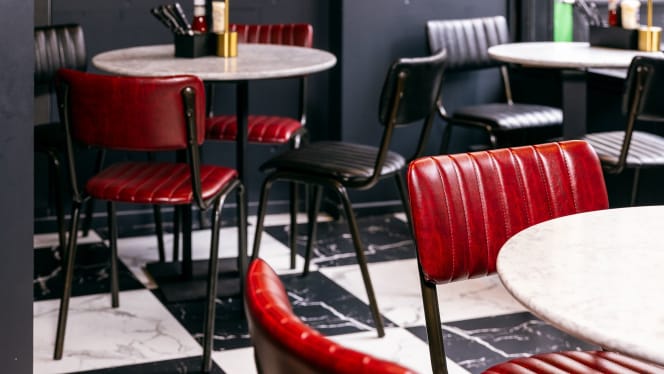 Gourmet Burger Club - 8