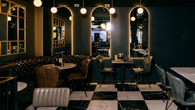 Gourmet Burger Club - 6