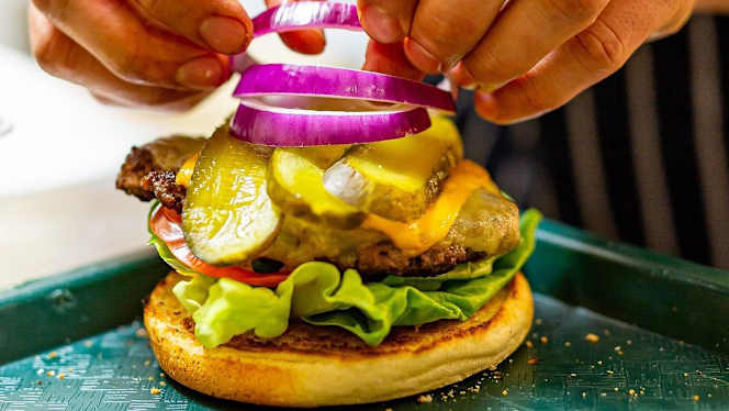 Gourmet Burger Club - 3