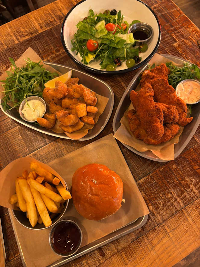 The Britannia Pub & Kitchen - 6