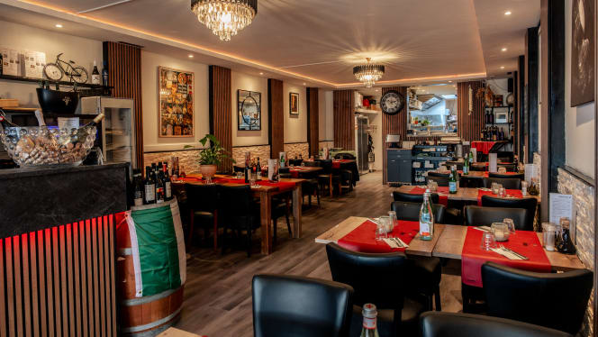 Casa Di Papi Cronjéstraat 80 > Location 2 - BEHIND THE STATION - 9