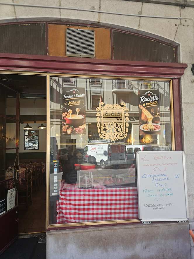 Le Blason Restaurant - 4