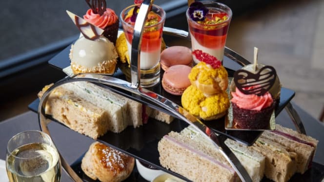 Vicinity at The Tower Hotel - London - 9