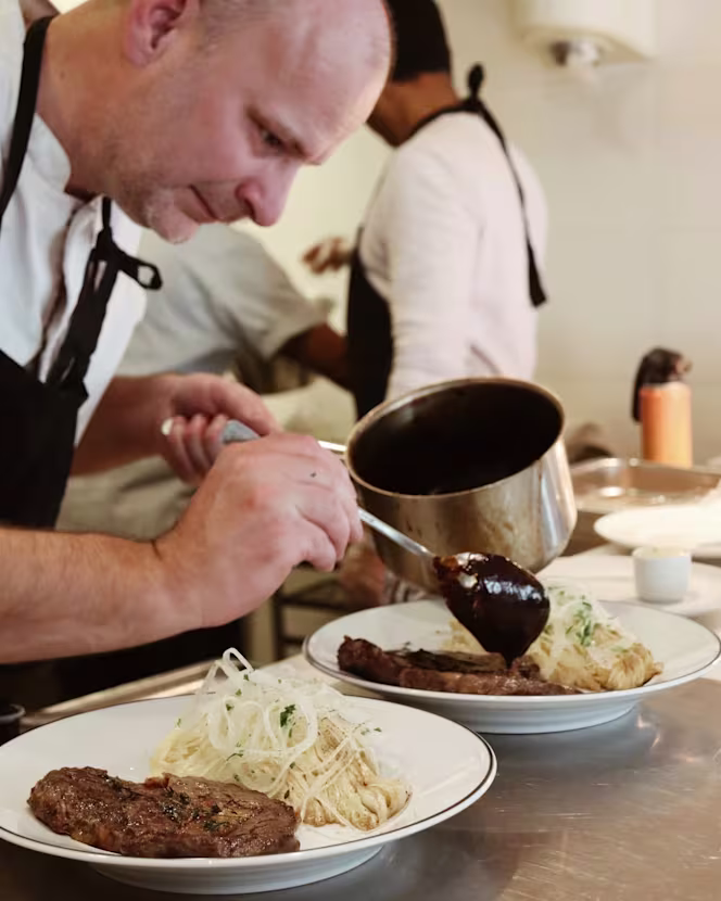 Grand Bar & Bistro - 5