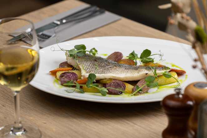 Kitchen & Bar at Courtyard - 4