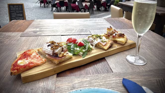 Pinseria Blanco Wine Bar (Pizzeria) - 1