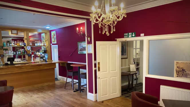 The Ghillie Bar & Restaurant - 7